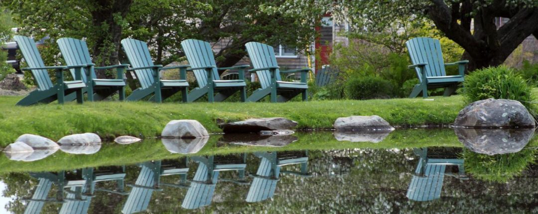 Enjoy coffee or cocktails, pondside! © Blueberry Hill Inn